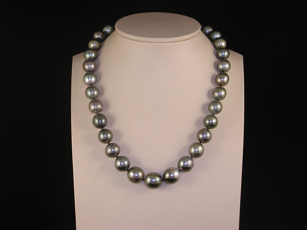 Black Tahiti pearl necklace